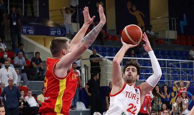 12 Dev Adam galibiyetle başladı