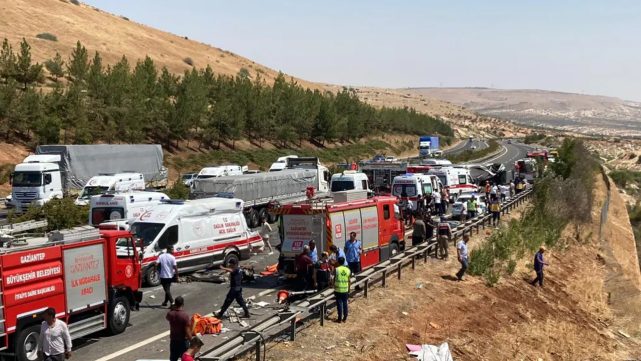 Gaziantep Nizip otoyolunda korkunç kaza! Zincirleme trafik kazasında 15 kişi yaşamını yitirdi, 22 yaralı var!