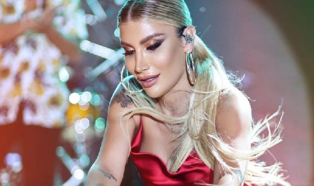 İrem Derici'nin kırmızı aşkı