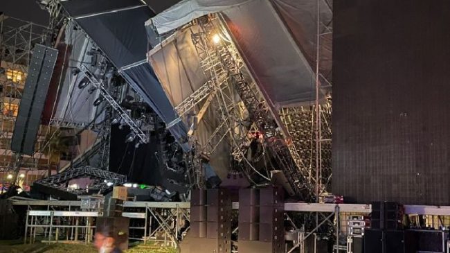 İzmir'de Tarkan'ın konser vereceği sahne çöktü