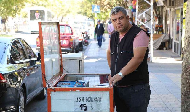 Gözleri üç farklı renk! Kahramanmaraş'lı tezgahtar ilgi odağı