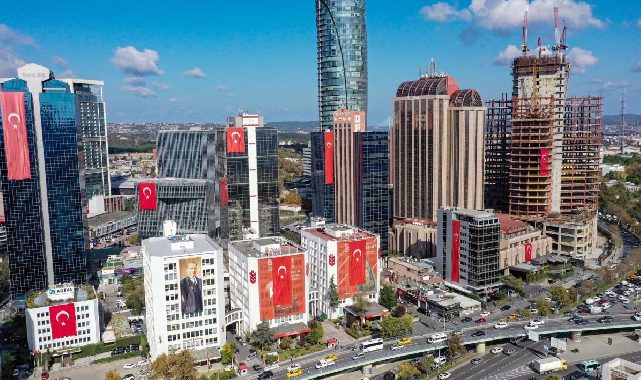 Gökdelenler asılan Türk Bayrakları ile görsel şölen oluşturdu!
