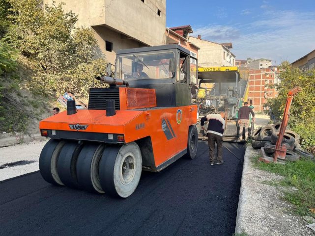Ordu'da Kumru'nun merkezine sıcak asfalt çalışması yapıldı