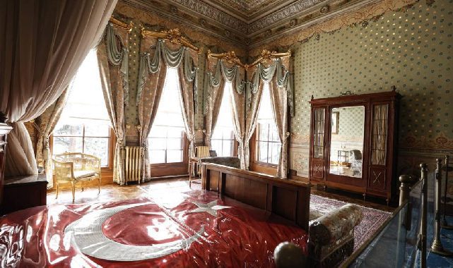 Atatürk'ün Dolmabahçe Sarayı'ndaki odası ziyaretçilere açıldı! Yüzler kuyruk oluşturdu