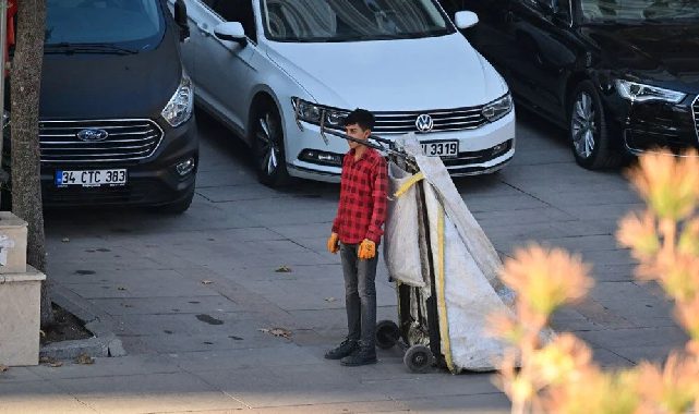 10 Kasım saat 9'u 5 geçe hayat tüm yurtta 1 dakika durdu