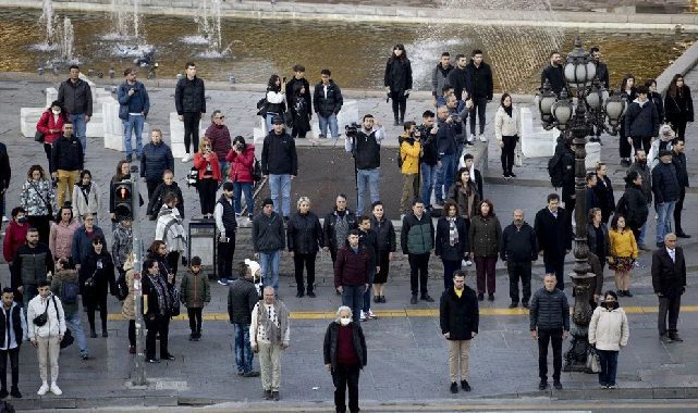 10 Kasım saat 9'u 5 geçe hayat tüm yurtta 1 dakika durdu