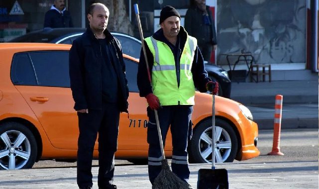 10 Kasım saat 9'u 5 geçe hayat tüm yurtta 1 dakika durdu