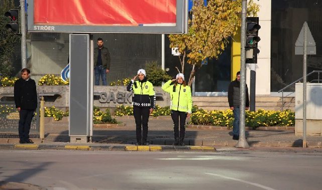 10 Kasım saat 9'u 5 geçe hayat tüm yurtta 1 dakika durdu