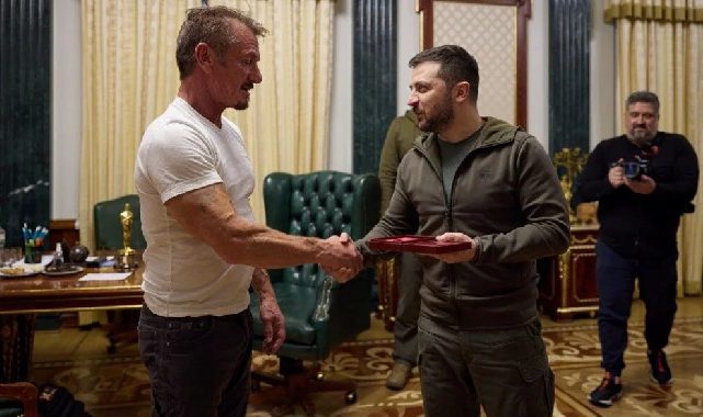 Sean Penn Zelenski'ye Oscar'ını hediye etti