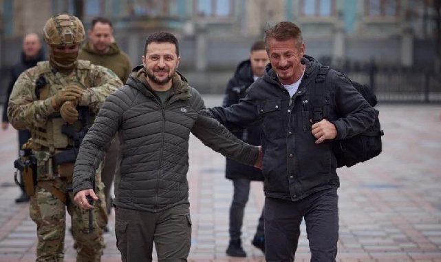 Sean Penn Zelenski'ye Oscar'ını hediye etti