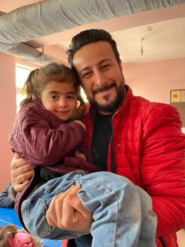 Şair yazar Kasım Alper Özdemir'den Yüksekova ve Esendere’de İyilik Zamanı