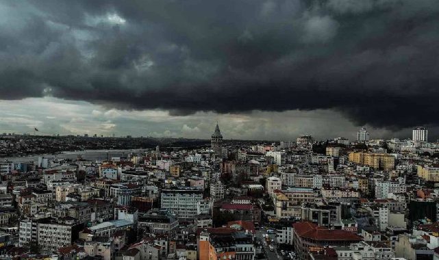 İstanbul'da gündüz geceye döndü