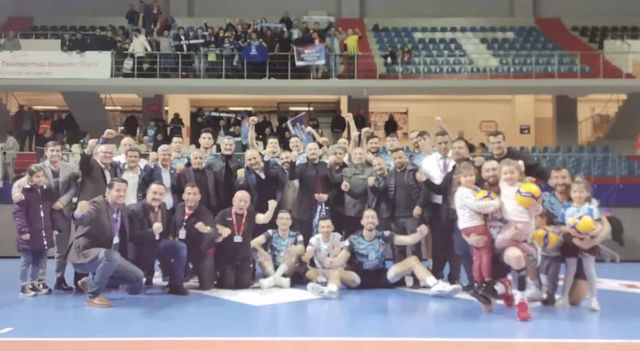 Galatasaray'ı mağlup eden TÜRŞAD'dan ASAD Başkanı Murat Doğanay'a forma ve plaket jesti
