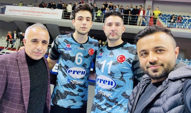 Galatasaray'ı mağlup eden TÜRŞAD'dan ASAD Başkanı Murat Doğanay'a forma ve plaket jesti
