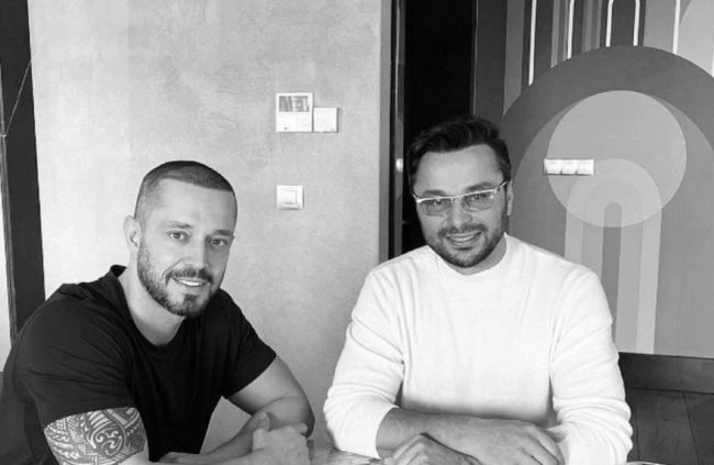 Murat Boz Hollanda'da saç ektirdi