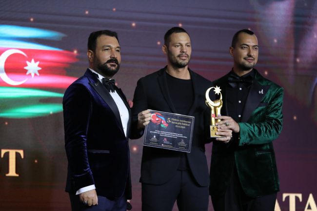 Türkiye-Azerbaycan Kardeşlik Gecesi Ödül Törenleri Yapıldı