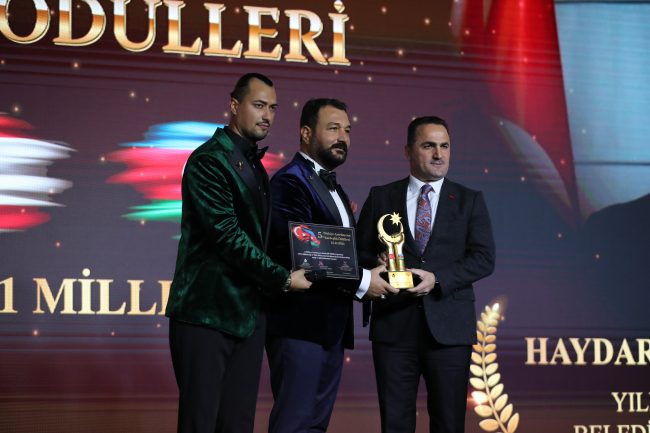 Türkiye-Azerbaycan Kardeşlik Gecesi Ödül Törenleri Yapıldı