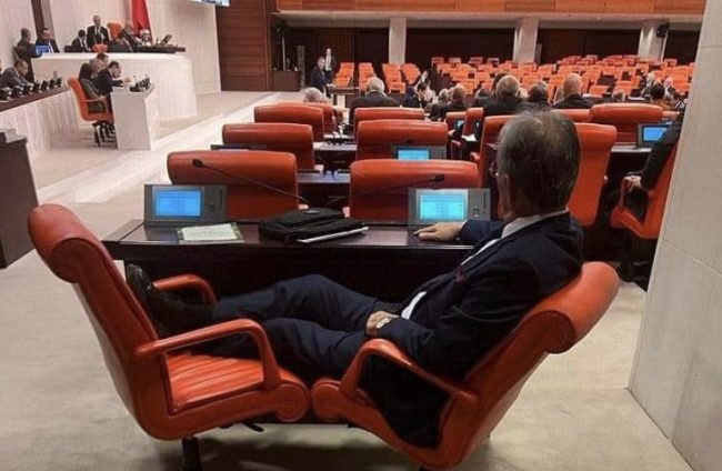 İYİ Partili Vekilin Meclisteki görüntüsü büyük tepki topladı