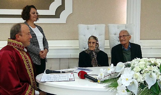 90 yaşındaki gelin teklif etti, 77 yaşındaki damat 'evet' dedi