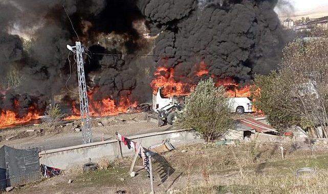 Ağrı Tutak'ta korkunç trafik kaza! Akaryakıt tankeri kaza sonrası alev alev yandı