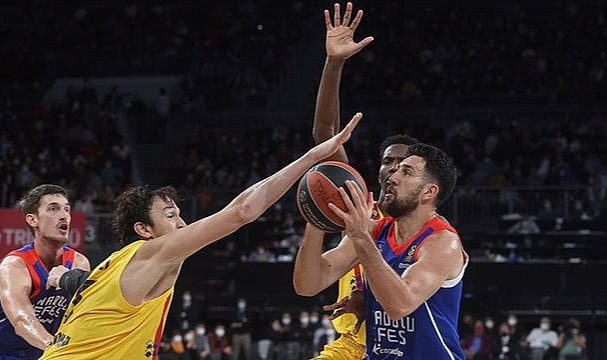 Anadolu Efes Barcelona maçı canlı izle! Euroleague Anadolu Efes basketbol maçı şifresiz