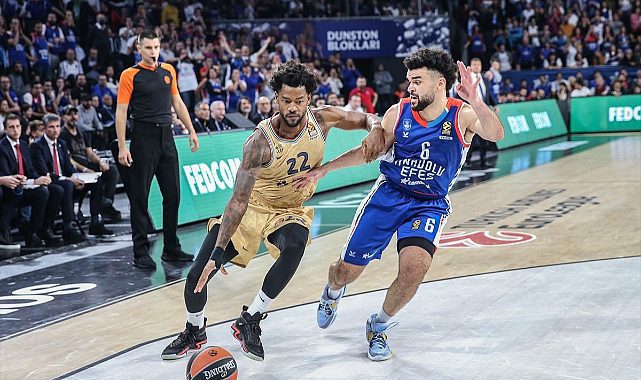 Anadolu Efes Barcelona'yı devirdi! 96-86
