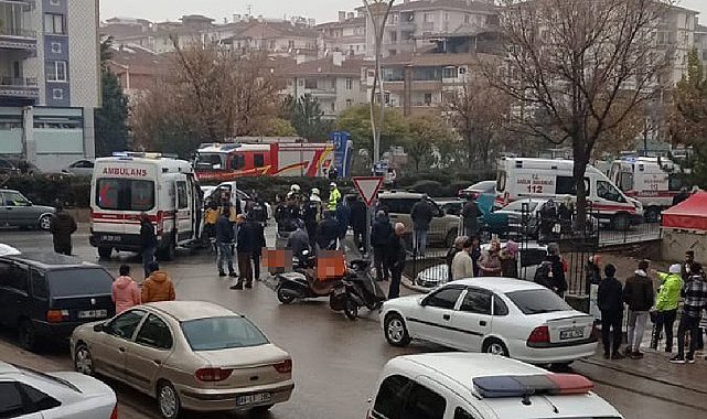 Ankara'da feci kaza! Otomobil yayaların arasında daldı