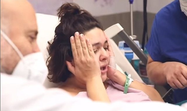 Bergüzar Korel Leyla'nın doğum anını paylaştı