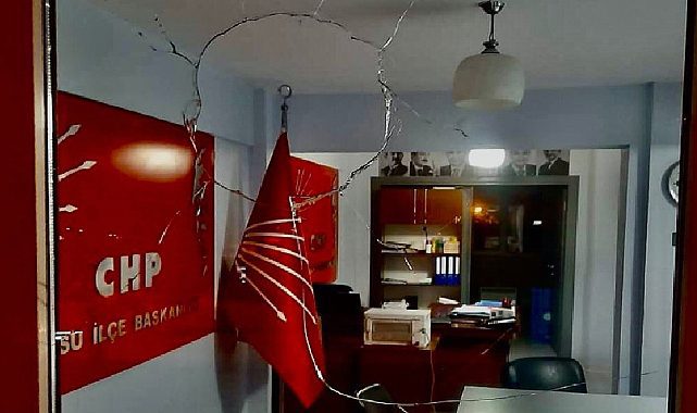 Bursa'da CHP ilçe binasına taşla saldırıldı