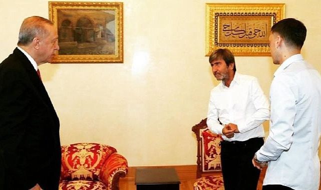 Cumhurbaşkanı Erdoğan, Mesut Özil ve Rıdvan Dilmen ile bir arada