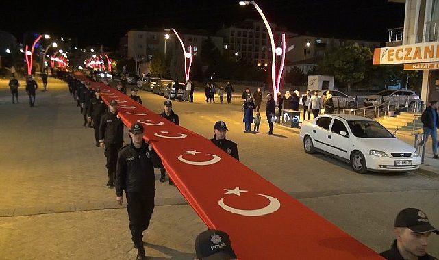 Cumhuriyet coşkusu Kırıkkale'de 1000 metrelik Türk Bayrağıyla kutlandı