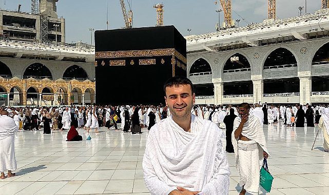 CZN Burak umreye gitti