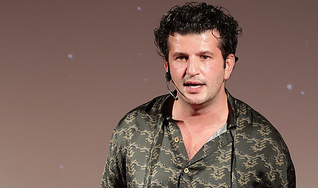 Dinçer Güner, 'Astro Sahne' adlı showla sahnede