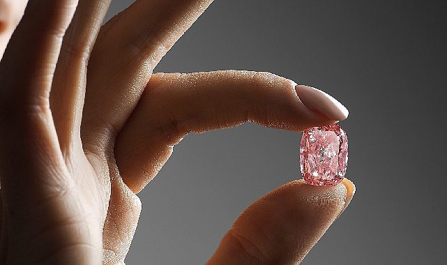 Dünyanın "En Nadide" pembe elmasıydı! 57 milyon dolara alıcı buldu