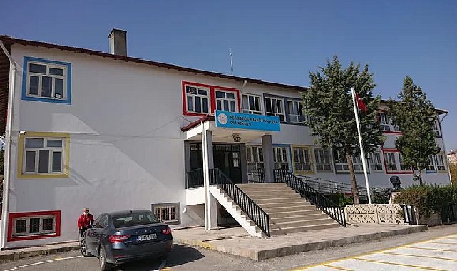 Erzurum'da 24 Kasım böreği zehirledi! Öğrenciler hastanede