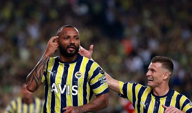 Fenerbahçe Kadiköy'de 2 golle güldü