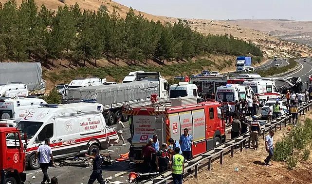 Gaziantep Nizip otoyolunda korkunç kaza! Zincirleme trafik kazasında 15 kişi yaşamını yitirdi, 22 yaralı var!