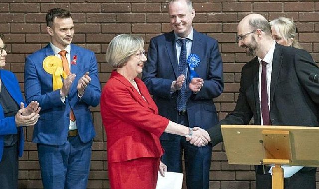İngiltere'de zafer İşçi Partisi'nin oldu