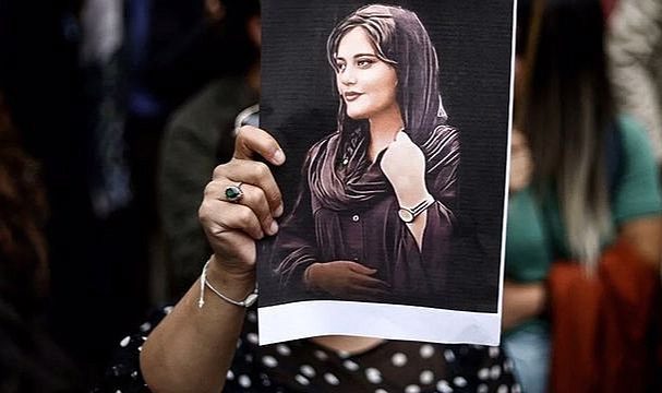 İran'da protestolar sonuç verdi! Ahlak polisi lağvedildi
