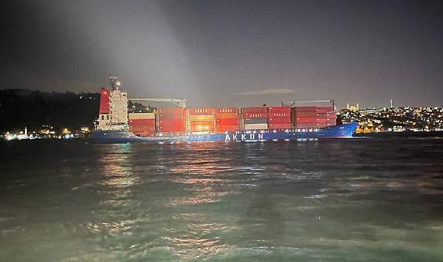 İstanbul Boğazı'nda deniz trafiği duraksadı