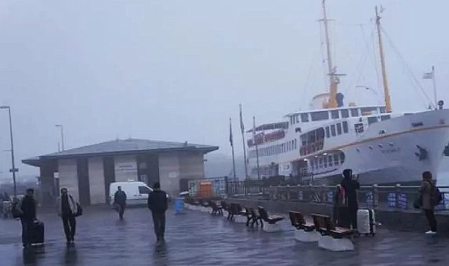 İstanbul&#039;da vapur seferlerine lodos engeli