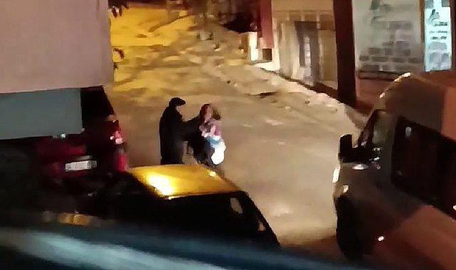 İstanbul Esenyurt&#039;ta sokak ortasında kadına şiddet!