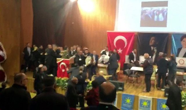 İYİ Parti Kongresi&#039;nde skandal kavga! 1 kişi yaralı