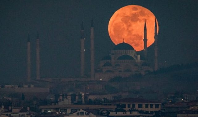 Kanlı Ay tutulması yarın! 2025'e kadar yaşanmayacak