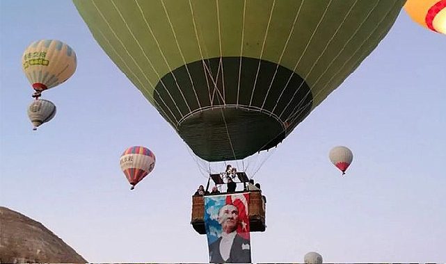 Kapadokya'da balonlar 29 Ekim Cumhuriyet Bayramı için havalandı!