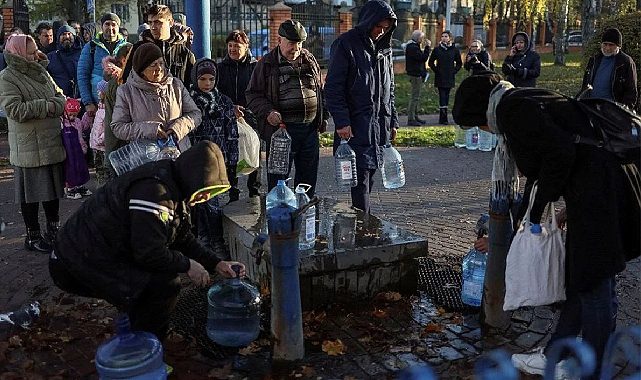 Kiev Rus füzelerinden sonra susuz kaldı! Metrelerce kuyruk oluştu