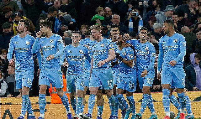 Manchester City takım otobüsüne tuğlalı saldırı