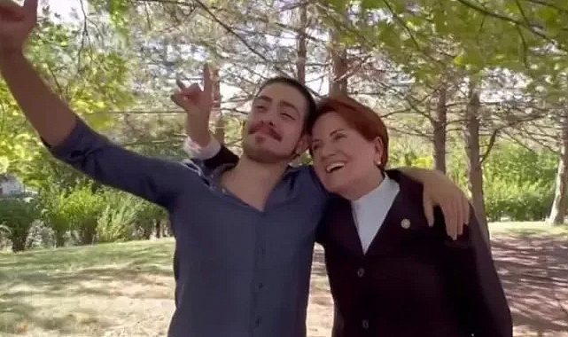 Meral Akşener Bozkurt İşareti yaptı! Önce kendisi yazdı sonra kendisi bozdu