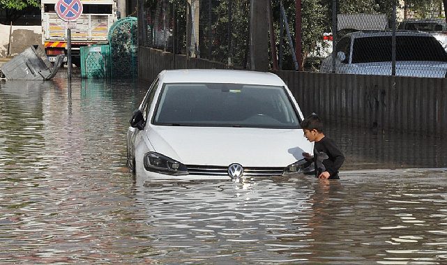 Mersin sele teslim! Hayat felç oldu