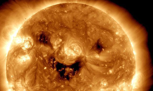 Nasa Güneş'in gülüşünü fotoğrafladı!
